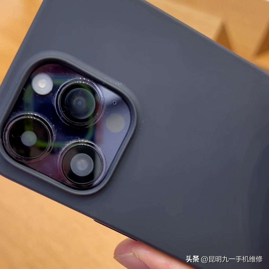 苹果手机进水了怎么办开不了机,苹果手机进水了怎么办