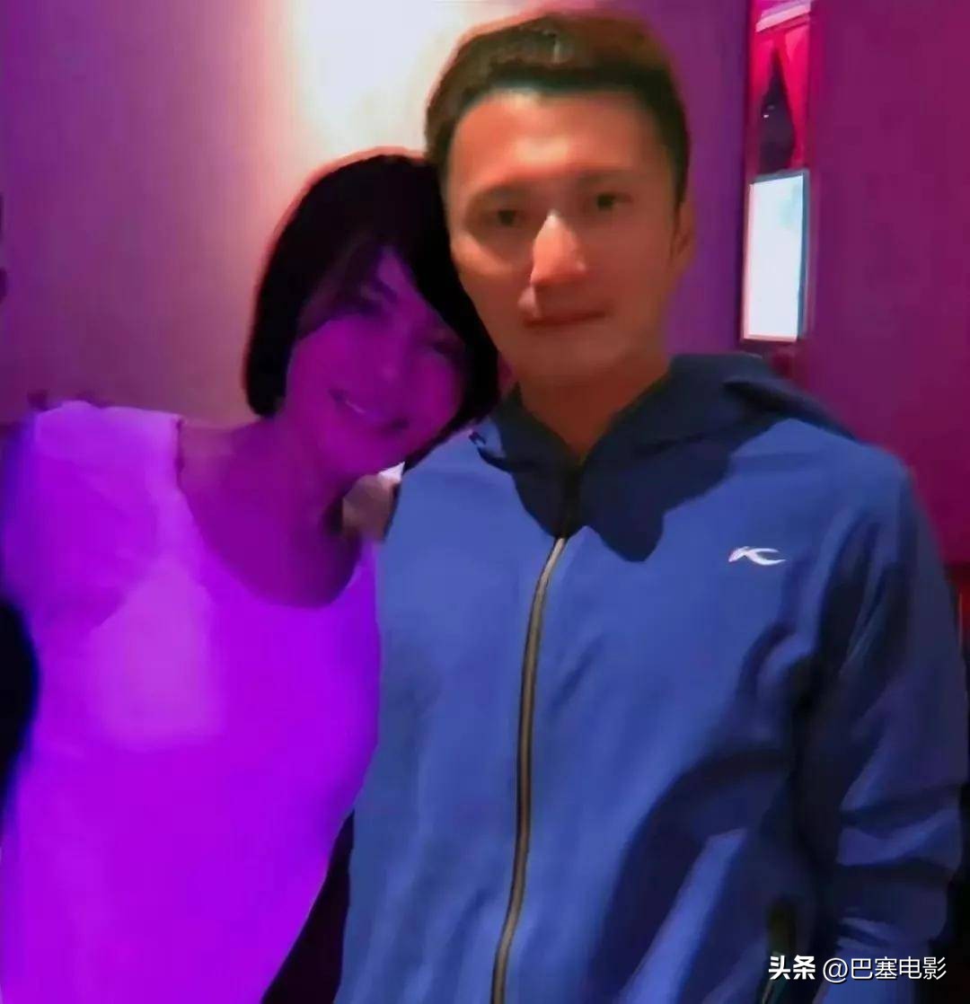 王菲谢霆锋旧照曝光甜蜜,谢霆锋王菲早期恩爱场面