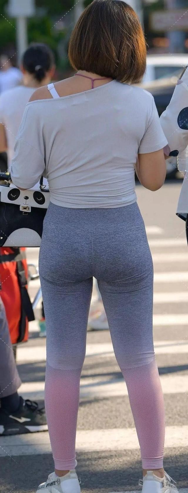 高端气质直筒白裤子穿搭,淡颜系穿搭破洞牛仔裤