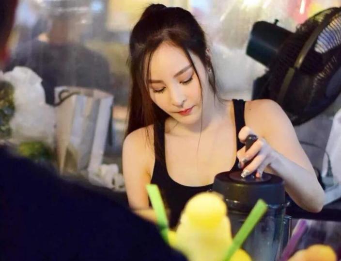 泰国曼谷水果西施在哪个夜市,泰国曼谷夜市的两位美女水果西施