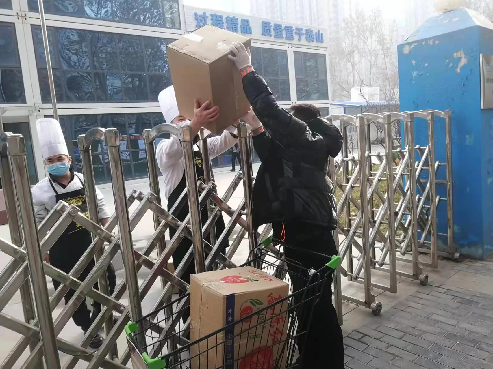 跑腿小哥抗击疫情,抗击疫情前线跑腿员