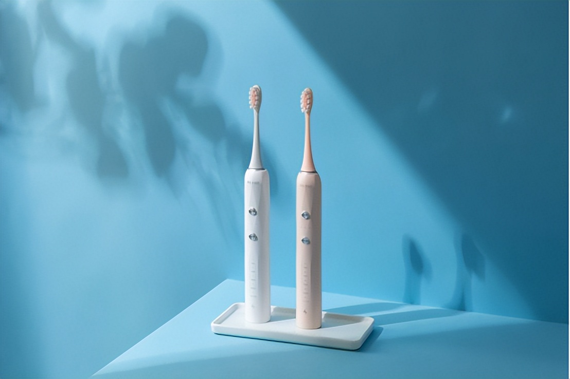 飞利浦usmile电动牙刷哪个更好,欧乐b和飞利浦扉乐电动牙刷评测