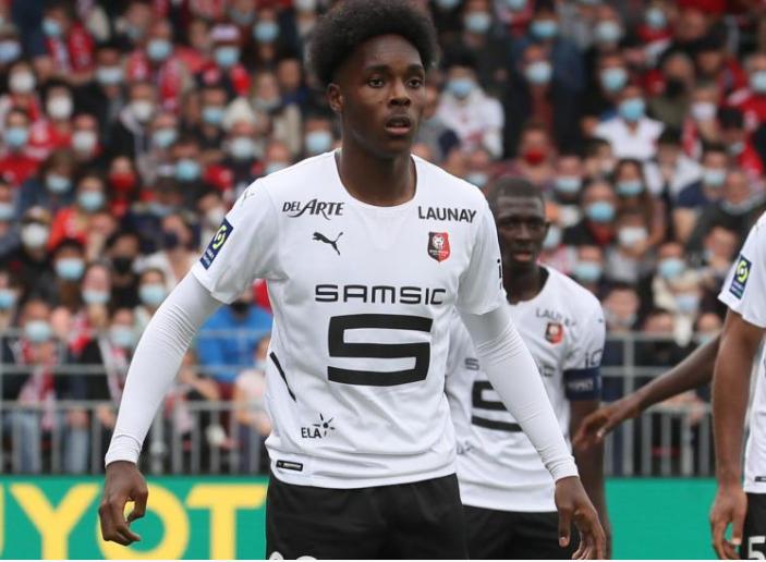 巴黎足坛转会最新动态,欧洲足坛最新转会消息汇总