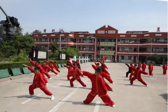 奔跑吧少年趣味大课间,奔跑吧少年小学生活动