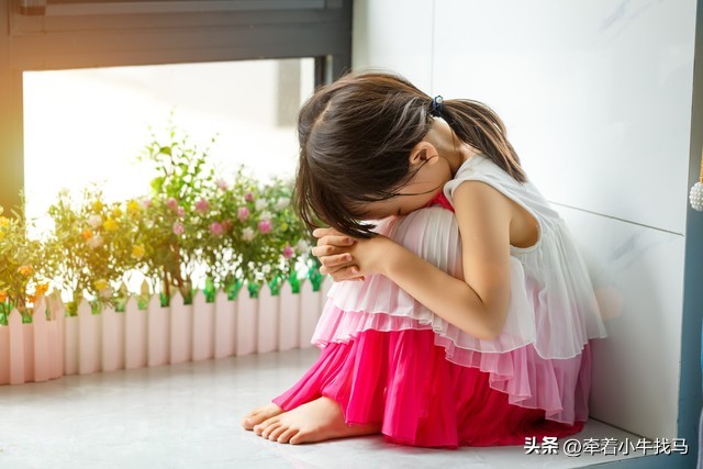 我打了女儿一巴掌要怎么跟她道歉,打了女儿两巴掌后悔怎么办