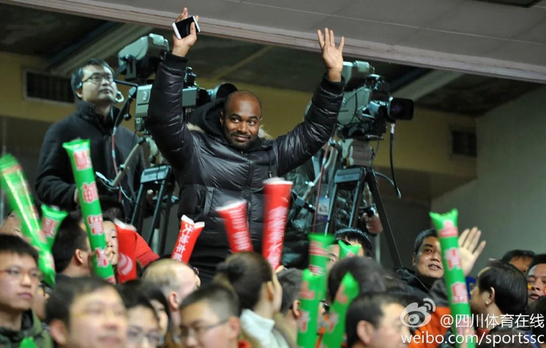 布里斯小传丨年少父亲踢球养家，法甲射手定居成都