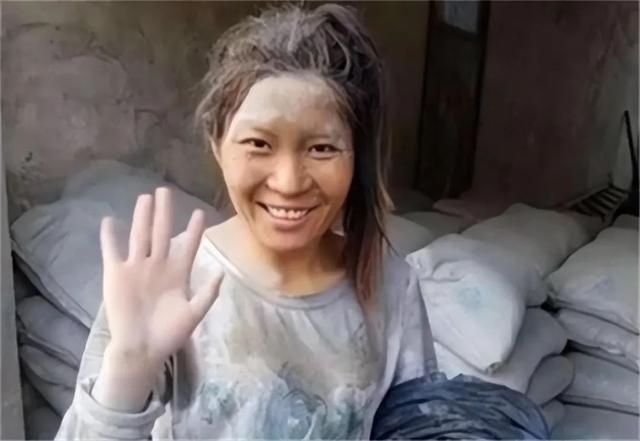 网红水泥妹骗局遭揭穿讽刺又可笑,曾经的网红水泥妹被揭穿真面目