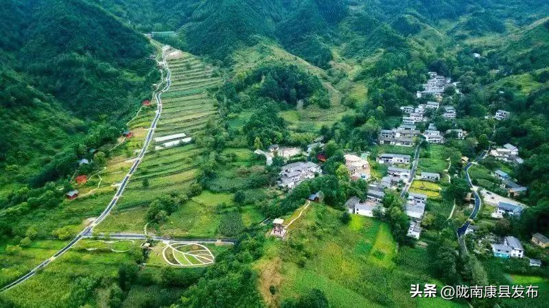 浜斾竴搴峰吇鏃呮父,浜斾竴搴峰吇搴﹀亣鏀荤暐