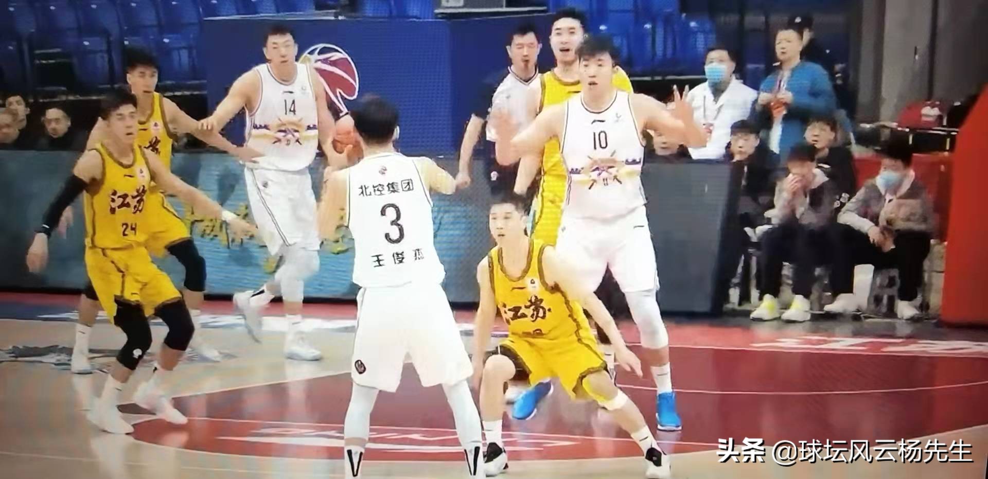 崔晓龙违体犯规2次被罚离场，北京控股战胜苏州肯帝亚拒绝四连败