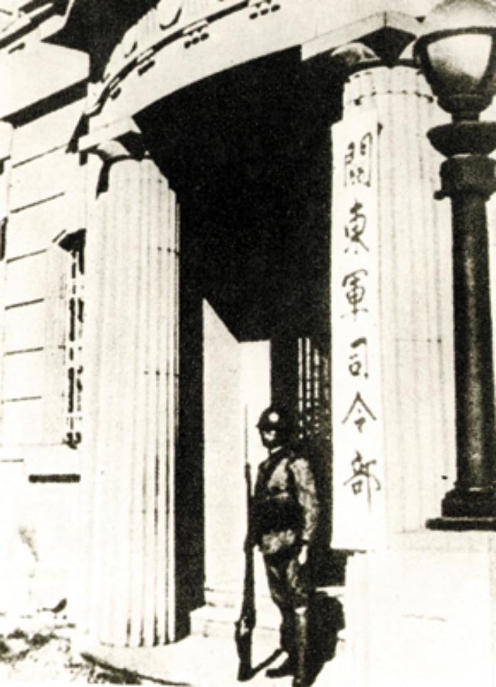 张学良的40万东北军都去哪里了,张学良手握30万大军为何不抵抗