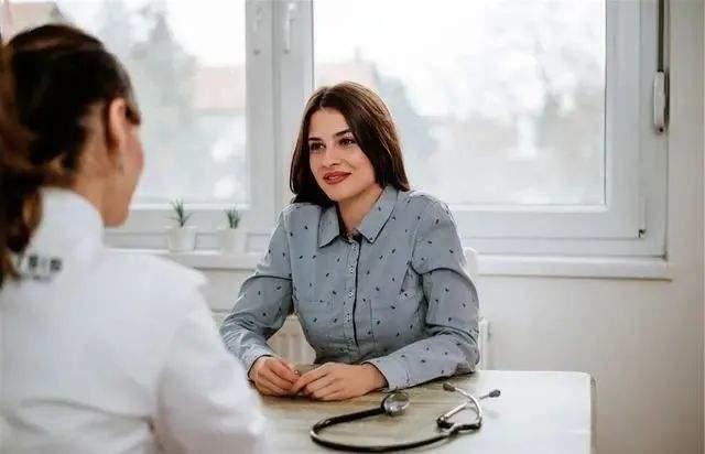 女性来例假不能洗头？妇科专家建议：3件事不能在来例假期间做