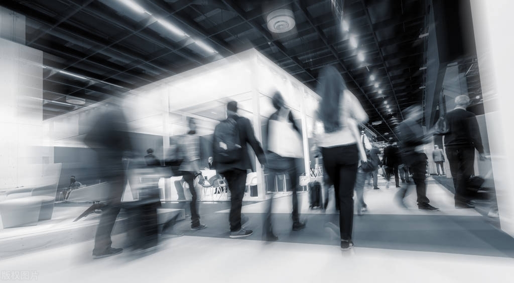 在俄罗斯，很多人是靠着打擦边球，做着一些游走在法律边缘的生意