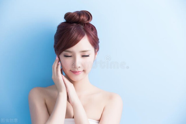 老了脸上皱纹明显怎么改善,为什么有人有皱纹也不显老