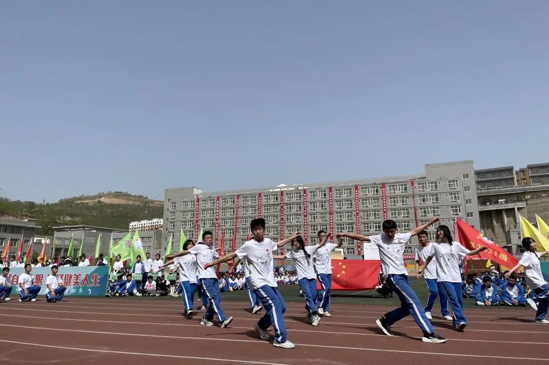 炽烈争锋看我四中宝塔高级中学第三十九届春季田径运动会开幕式