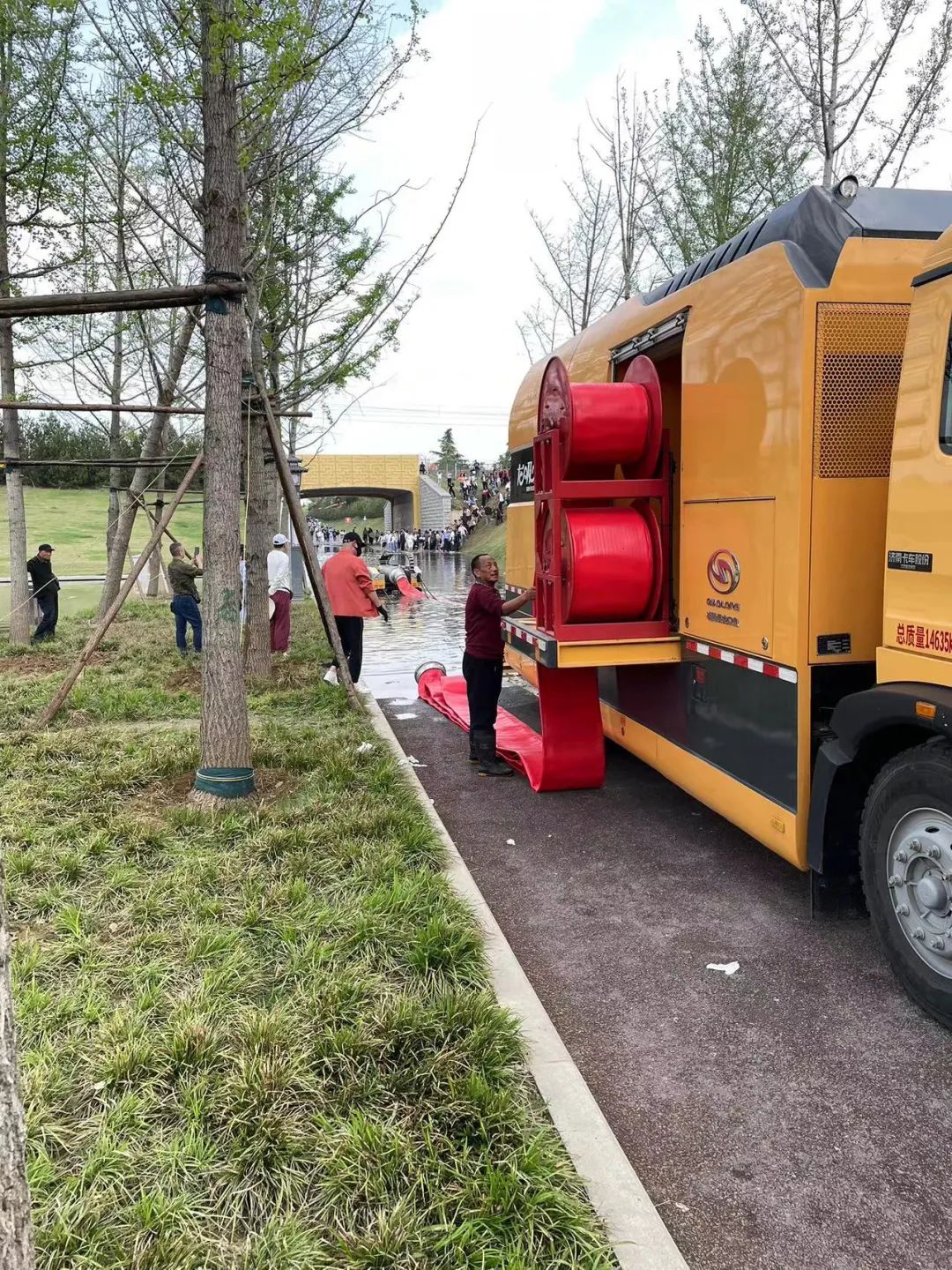 万人爬到白马寺！这样去景区的方式你绝对没见过！