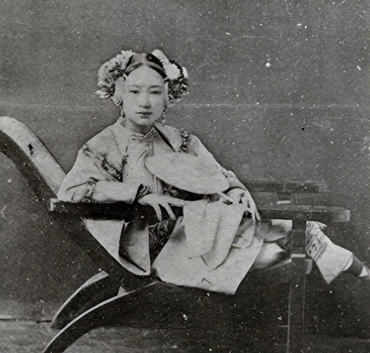 【晚清*楼青**秘影】*楼青**女媚态撩心，丰乳肥臀，风情难挡！