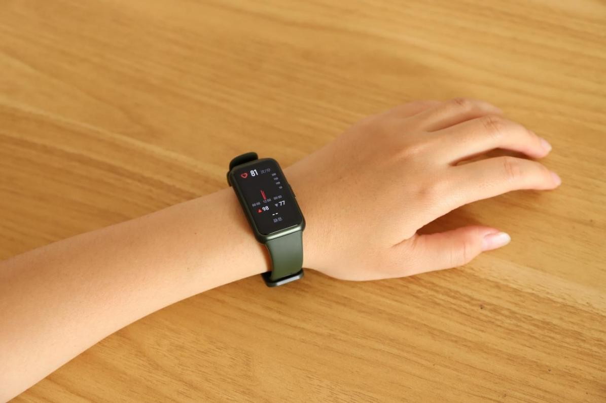 华为手环7和7pro有什么区别,华为手环7和7nfc有什么区别