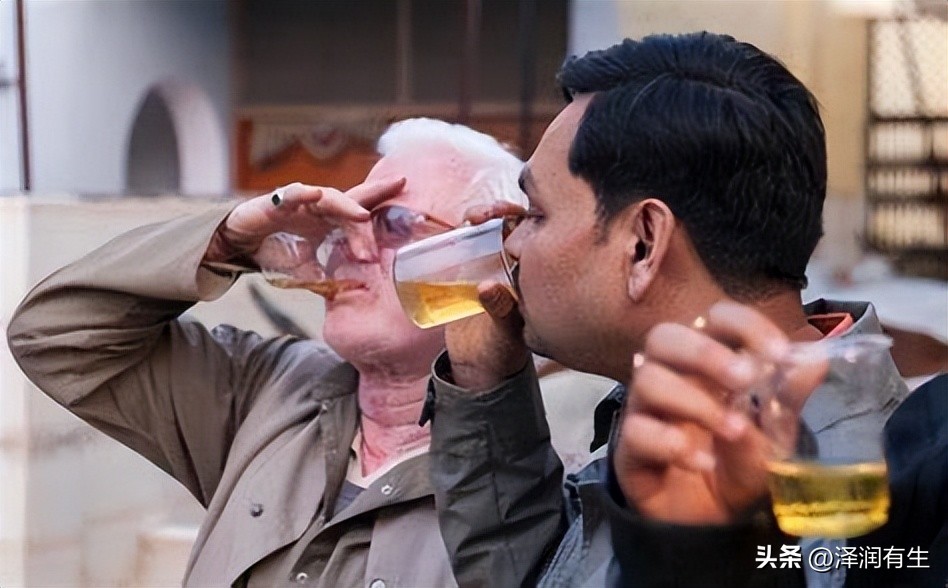 印度教徒喝牛尿能杀病毒吗,印度人用牛尿泡牛粪