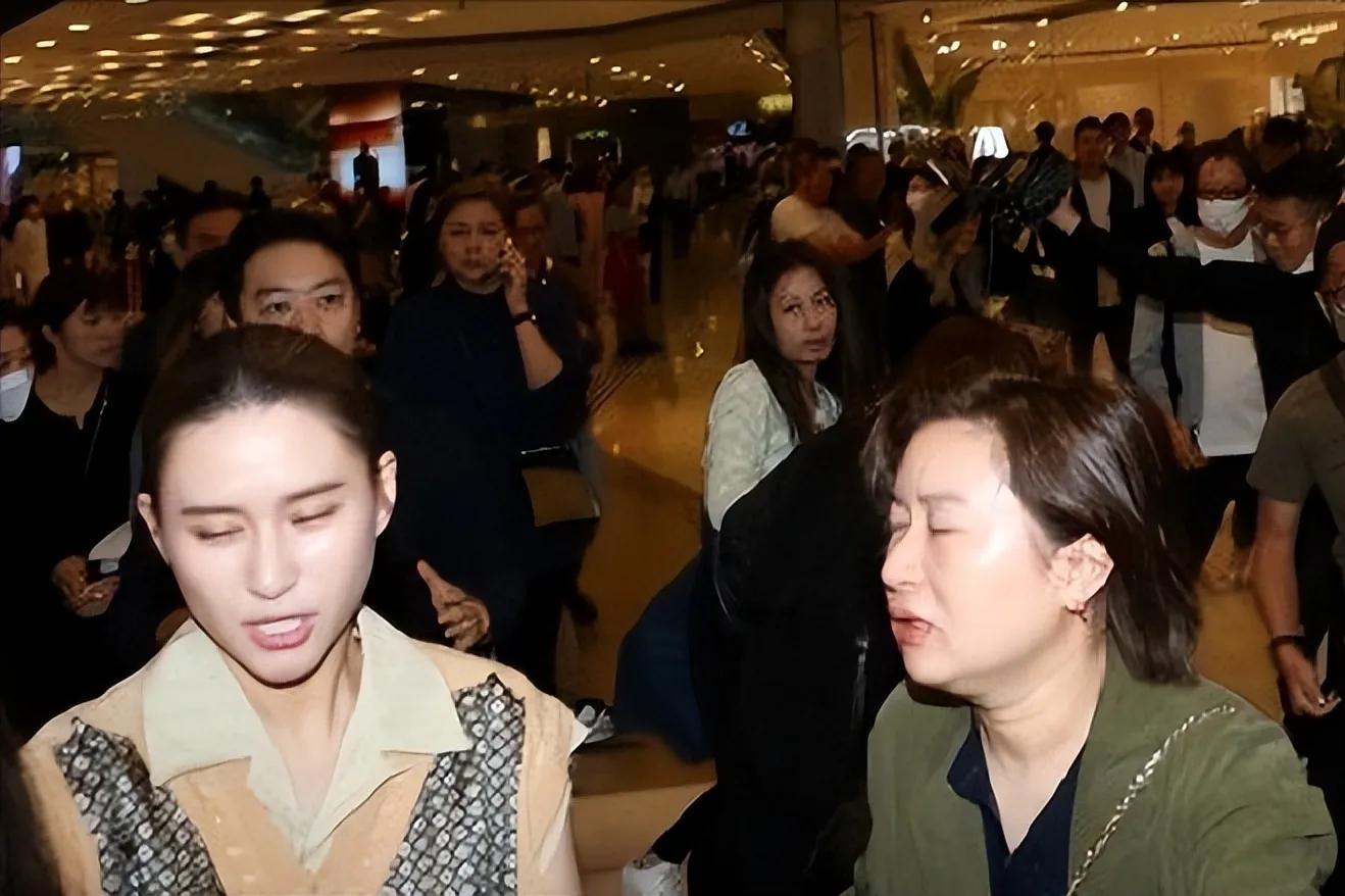 窦骁何超莲晒甜蜜合照,窦骁何超莲婚后首次同框