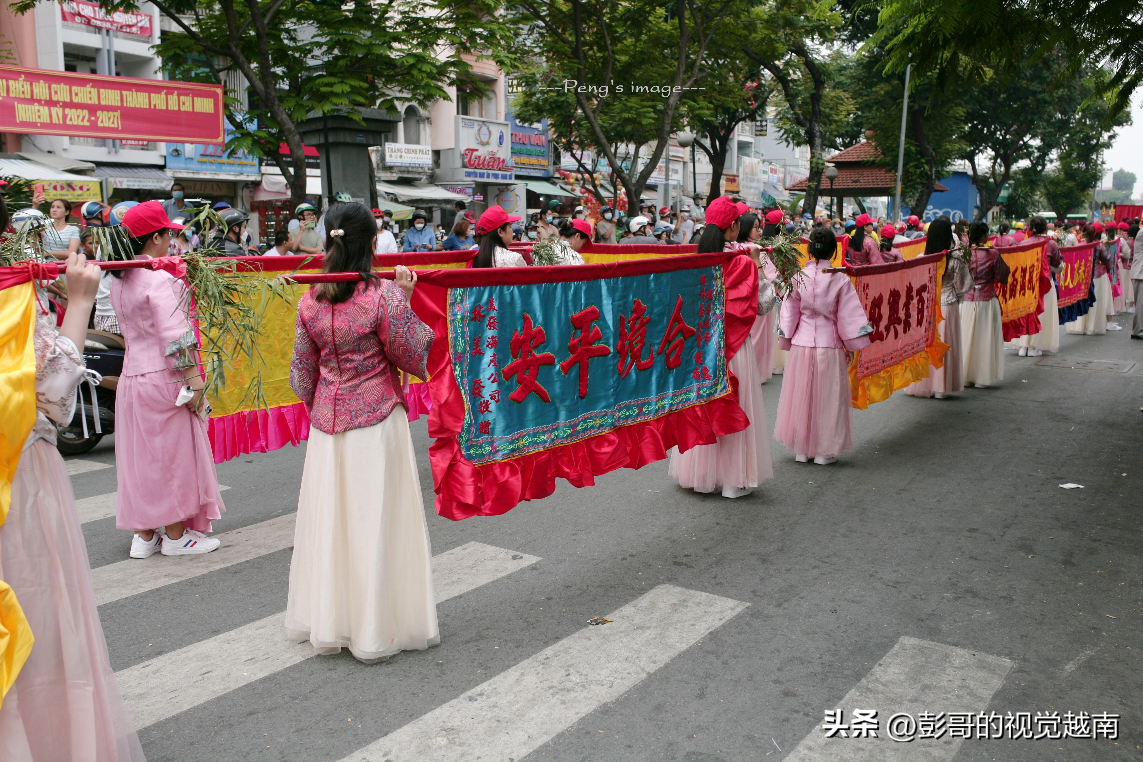 越南西貢華人的【恭請關聖帝君聖駕出遊】活動。