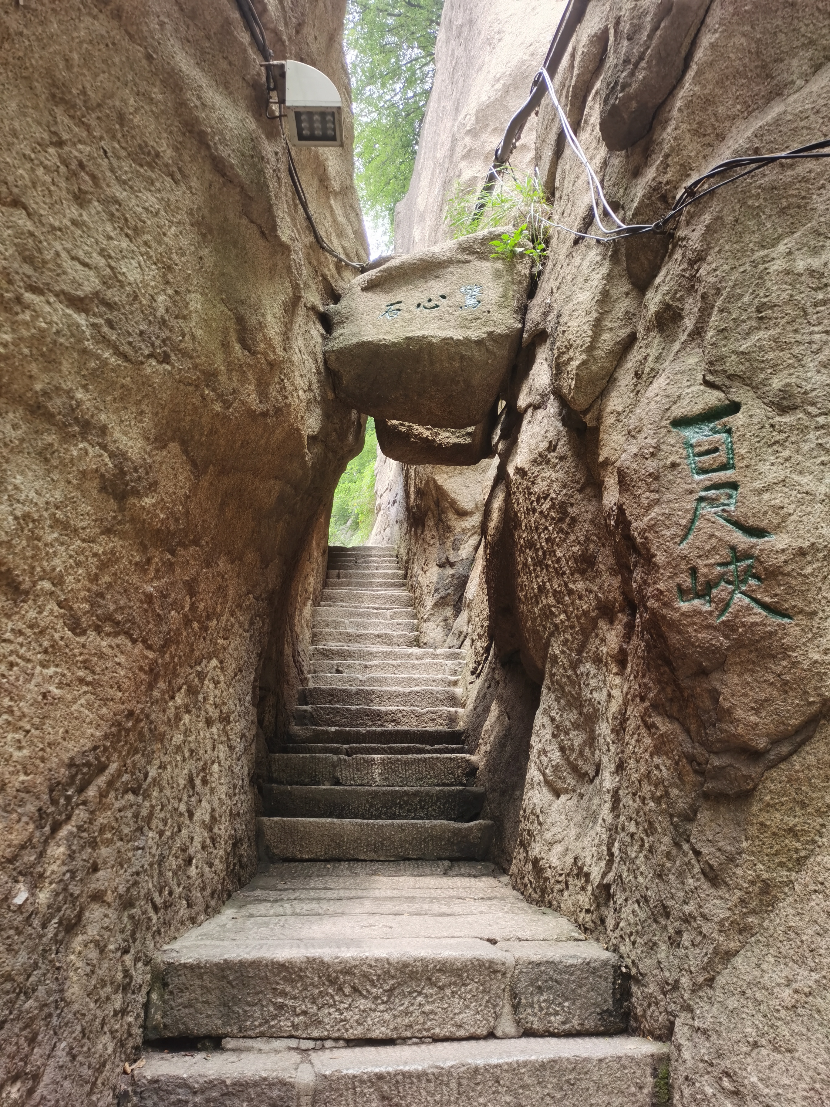 徒步华山悲惨场景,徒步华山要过哪些景观