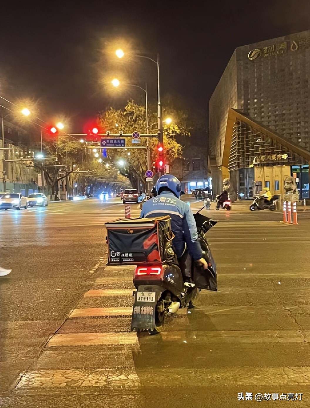 下班后,我瞒着同事开了一家*人用成品**店