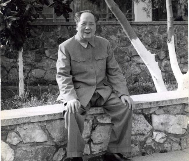 李银桥转业后，在天津待遇不好，毛主席发话：你们这是瞎搞