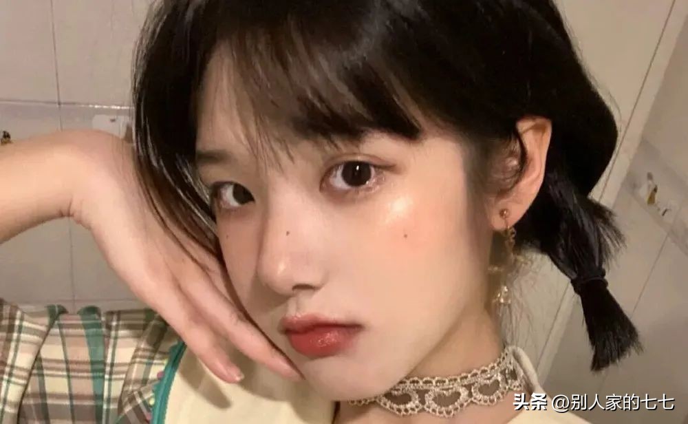 女人暗恋你才会有这5个行为表现,女人暗恋你的10种信号