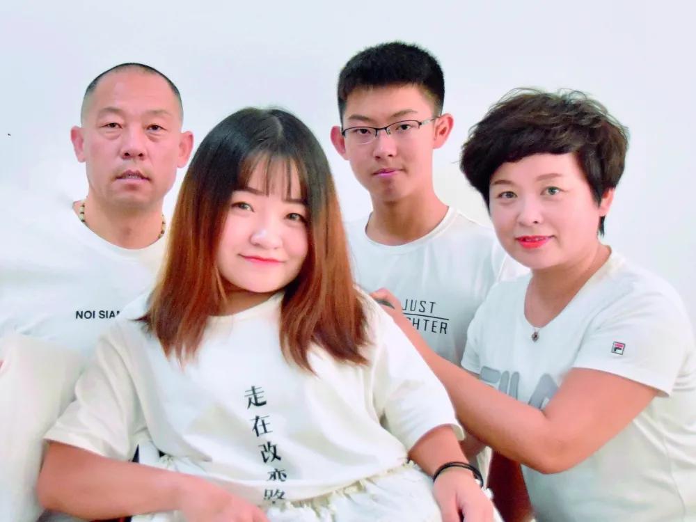 閭㈣景杞粦,閭㈣景