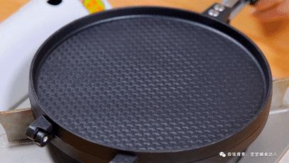 2个鸡蛋一碗面,2个鸡蛋2勺糖1勺麻油打成糊