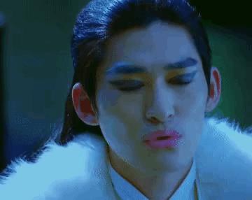 鸡毛穿一身、通天大脑门…国产神话剧的惊人造型,他们全都承包了