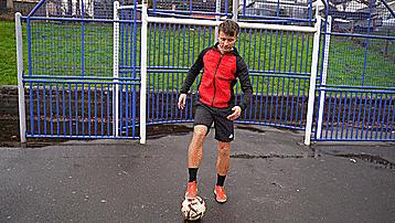 地面花式足球,花式足球技巧之地面舞蹈