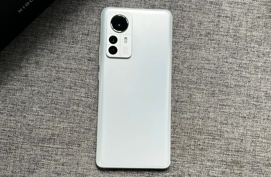 2000元选旧旗舰还是新的中端手机,不到2000元的三款旗舰