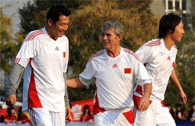 孩子十岁被体育教练看中,米卢夸赞的足球天才