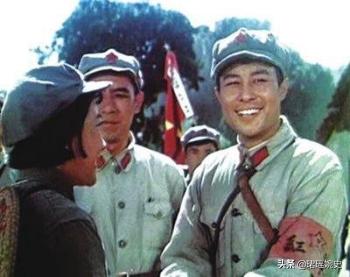 王心刚曾经照顾病妻五年不离不弃,王心刚和妻子恩爱不离不弃60年