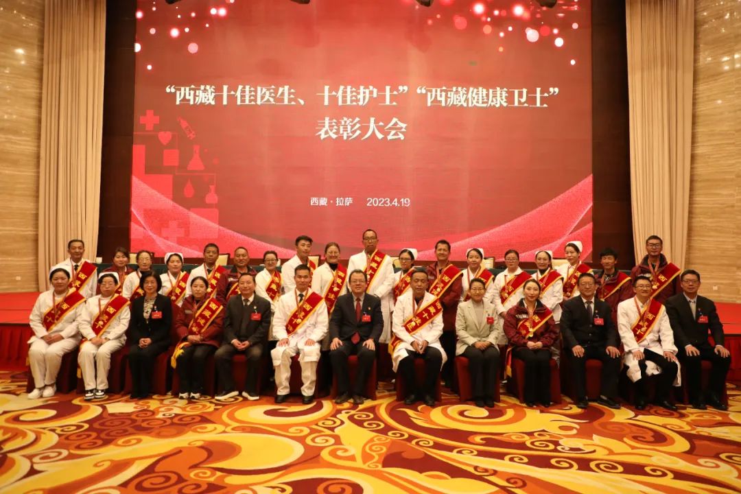 *藏西**阜康医院白荣荣喜获“*藏西**十佳护士”荣誉称号