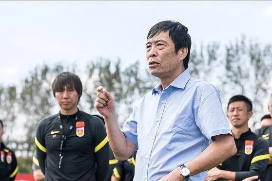 千疮百孔：病态中的中国足球，外援受贿，足协重组，裁判无视规则