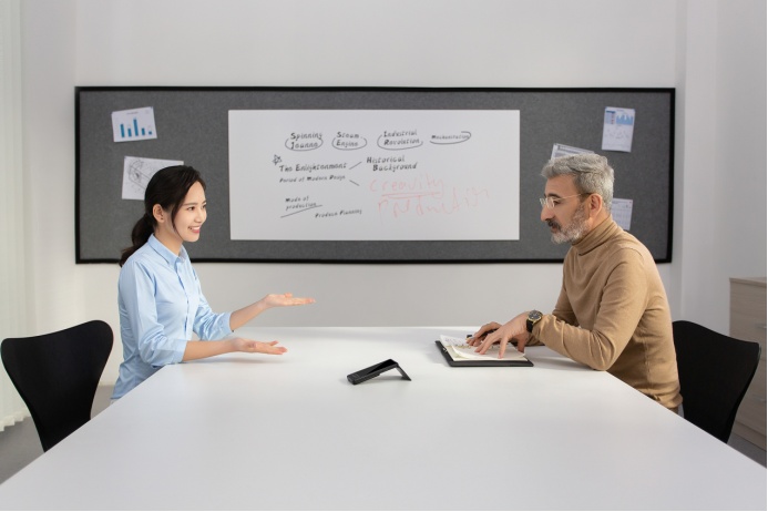 全球译和讯飞翻译机评测,讯飞翻译机多语种离线双屏翻译机