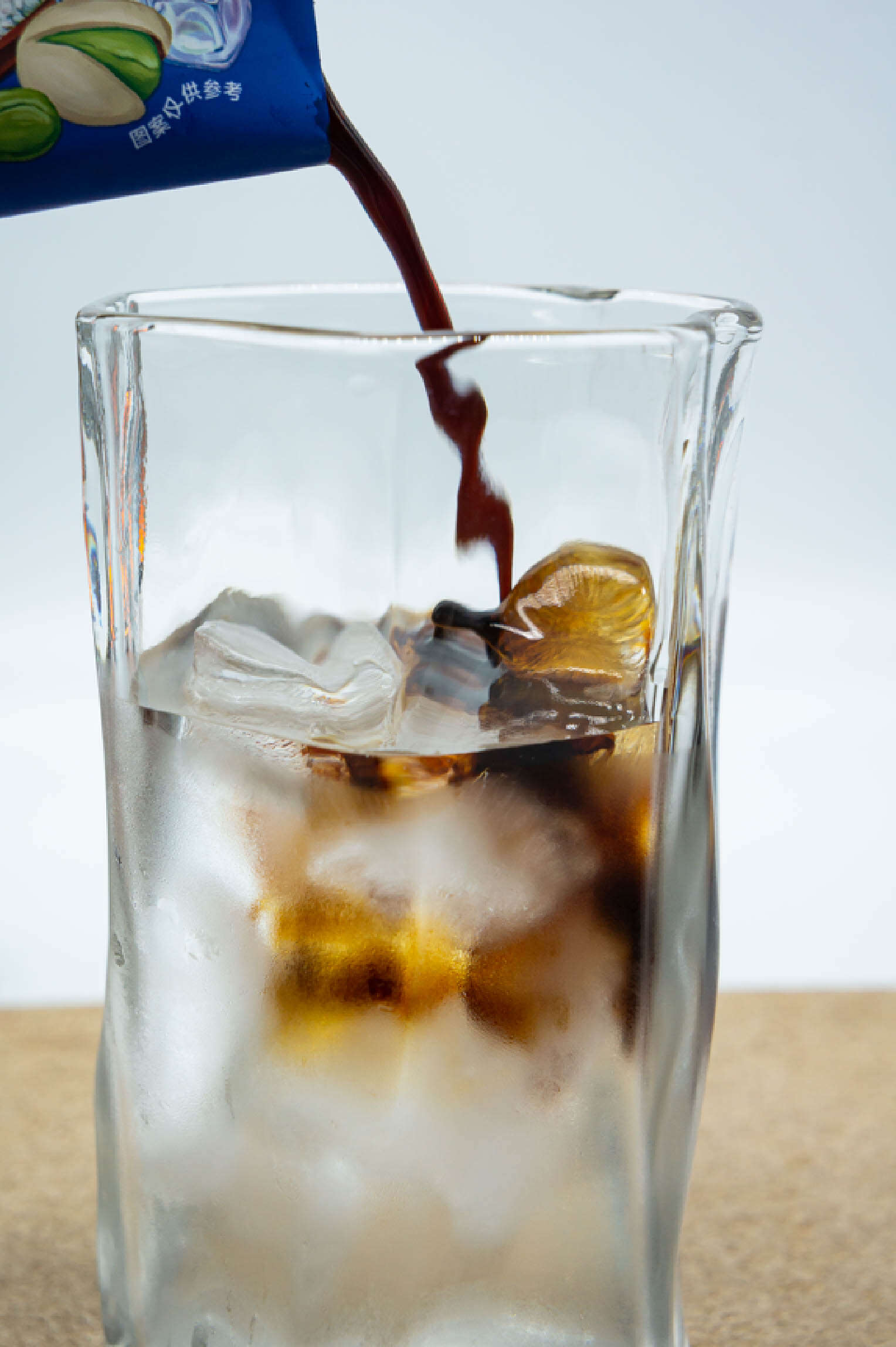 这口味有点咸？入手知乎知物咖啡海盐开心果风味