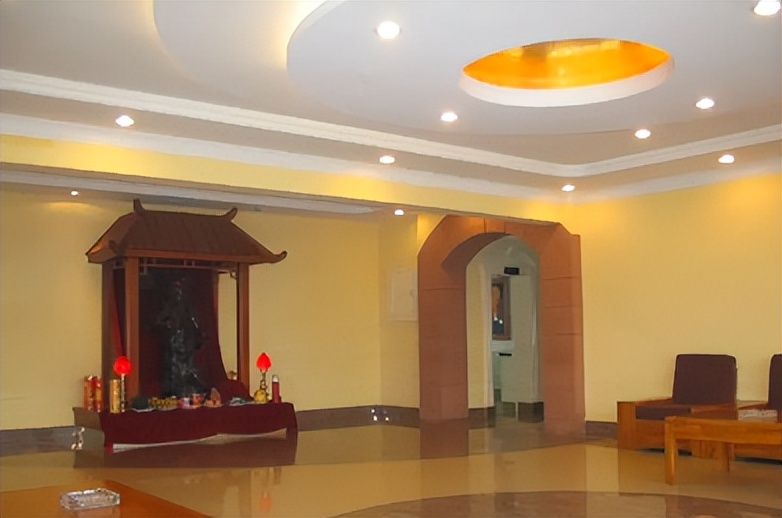 为什么CBD里的金融老板，都要在门口摆关公？