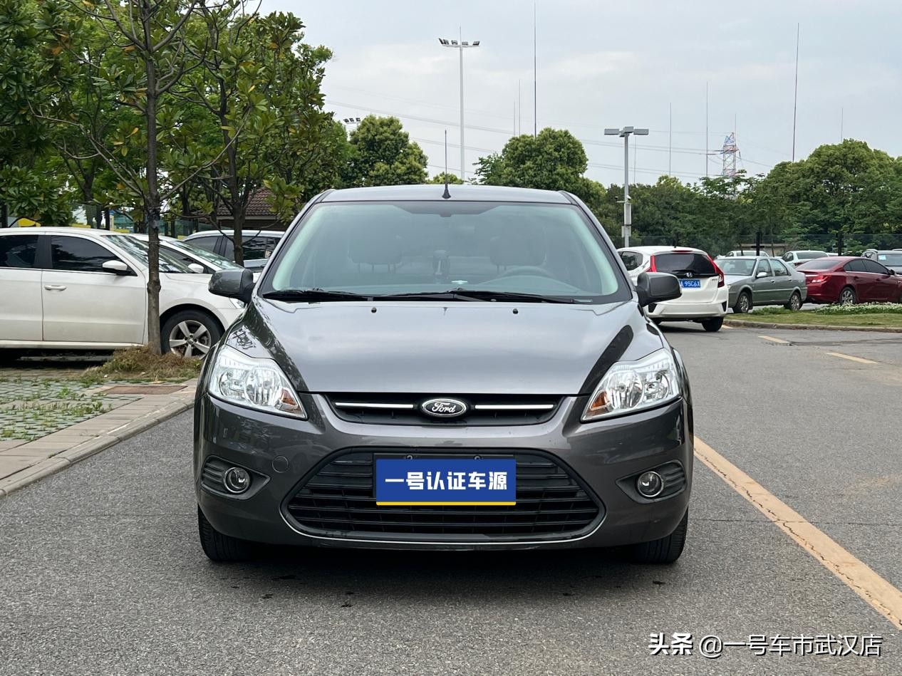 13年福克斯三厢1.6经典舒适型价格,2013款经典福克斯三厢置换多少钱