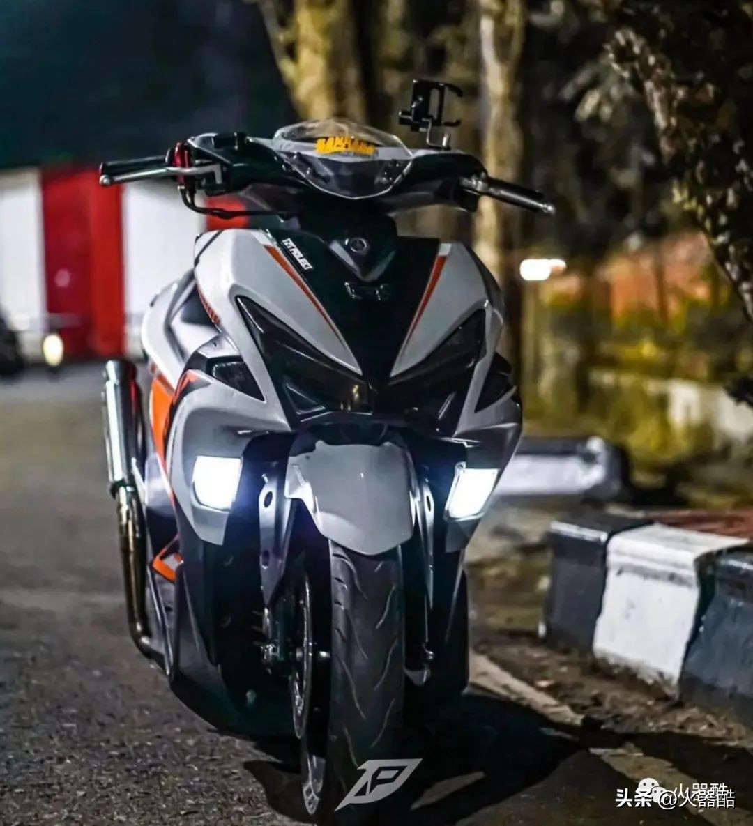 雅马哈nvx155帅气视频,aerox155与nvx155哪个好