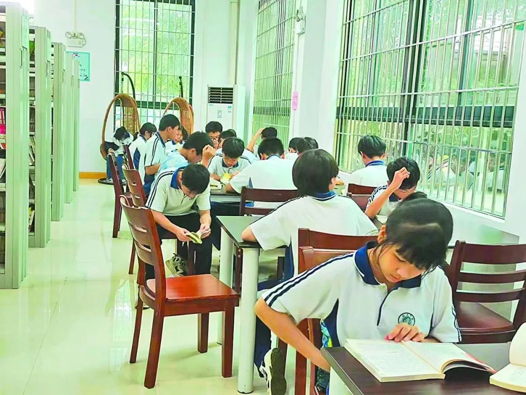 阅读赋能成长书香浸润校园绘画,阅读赋能成长书香浸润校园作文