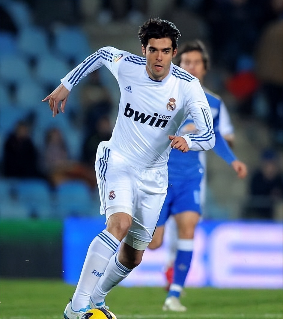 足坛9号巨星卡卡,卡卡入选足球历史最佳11人