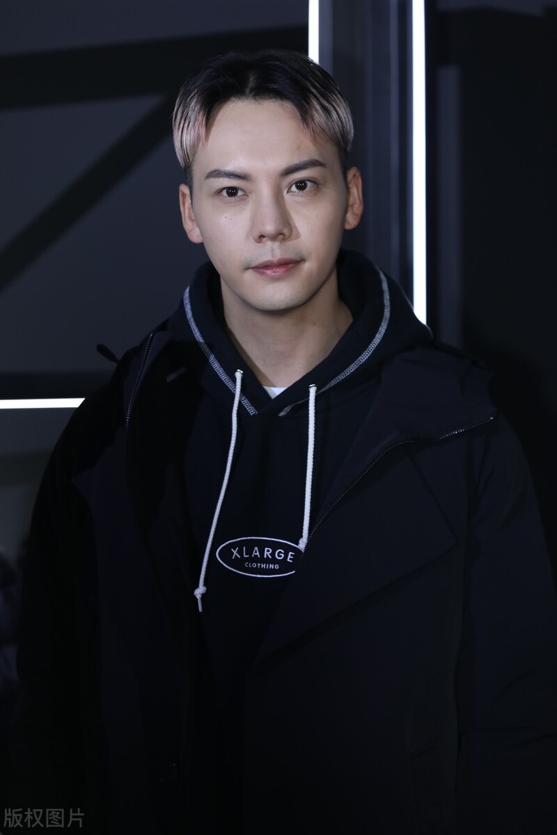 一个时代的逝去一段岁月的追忆：港圈辉煌三十年，豪门盛宴终须别