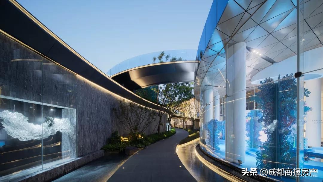 从人文锦绣到高定星耀，两个成都万科的高端答案