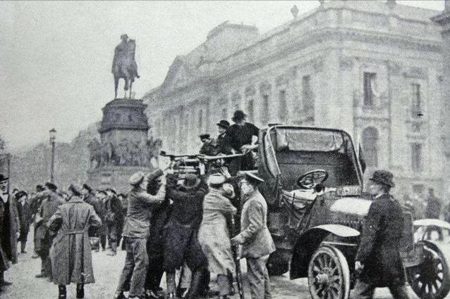 德军集中营最残暴的女人！对有纹身囚犯下狠手，折磨方式颠覆三观