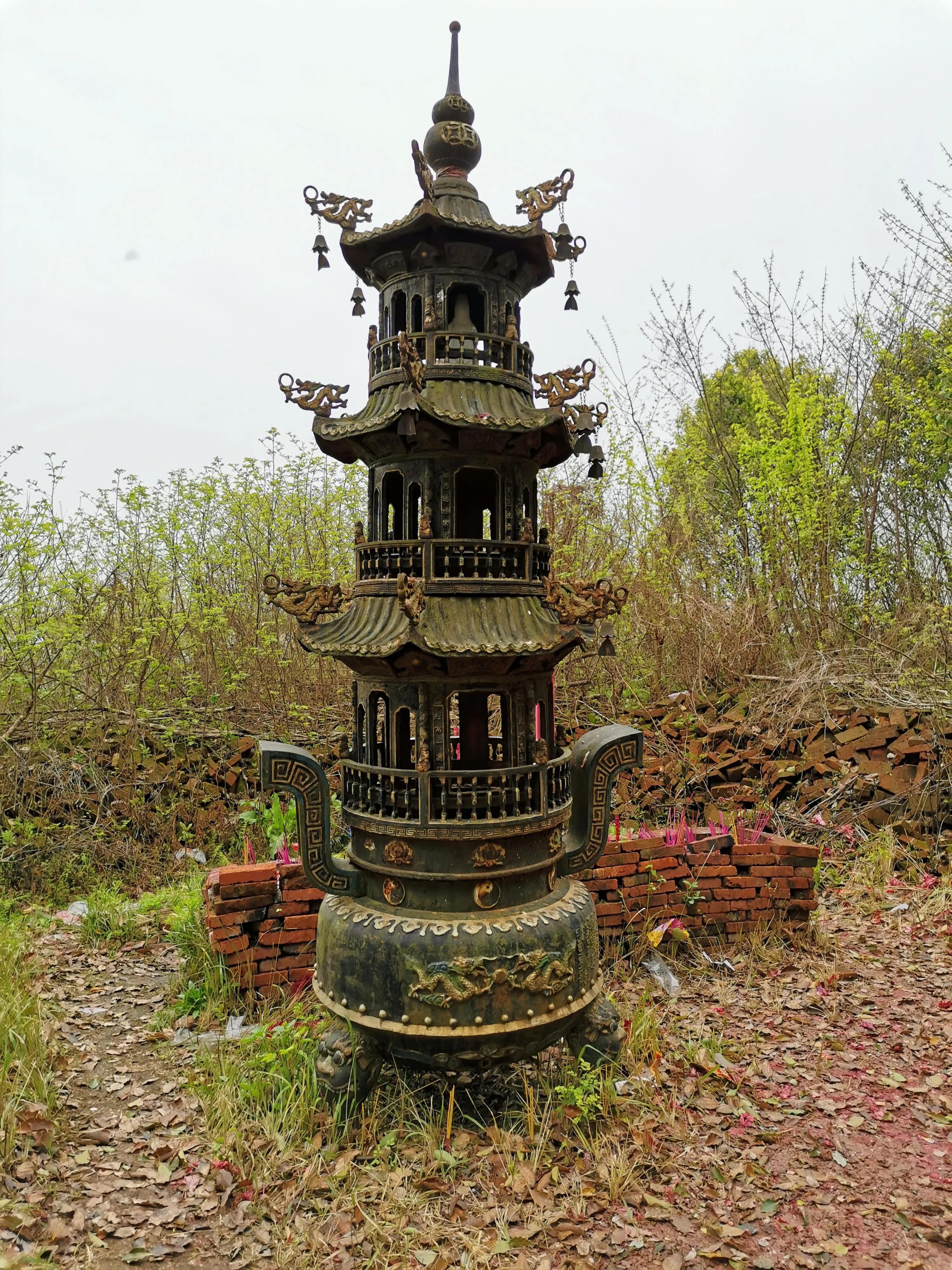 凤凰台上悬明月，同照今人与故人