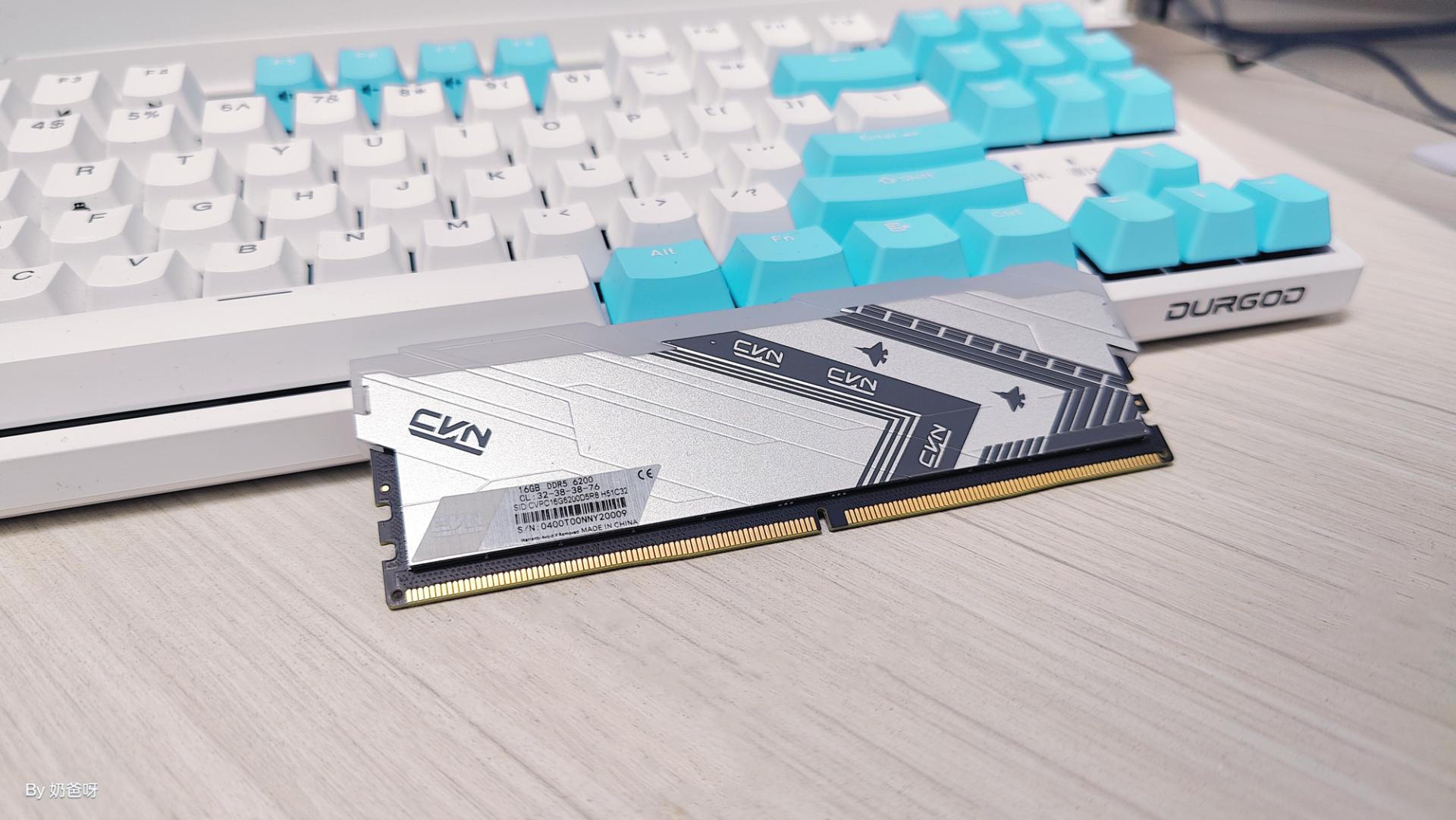 疫情期间居家找事做,耗资2W+打造纯白系居家办公桌面