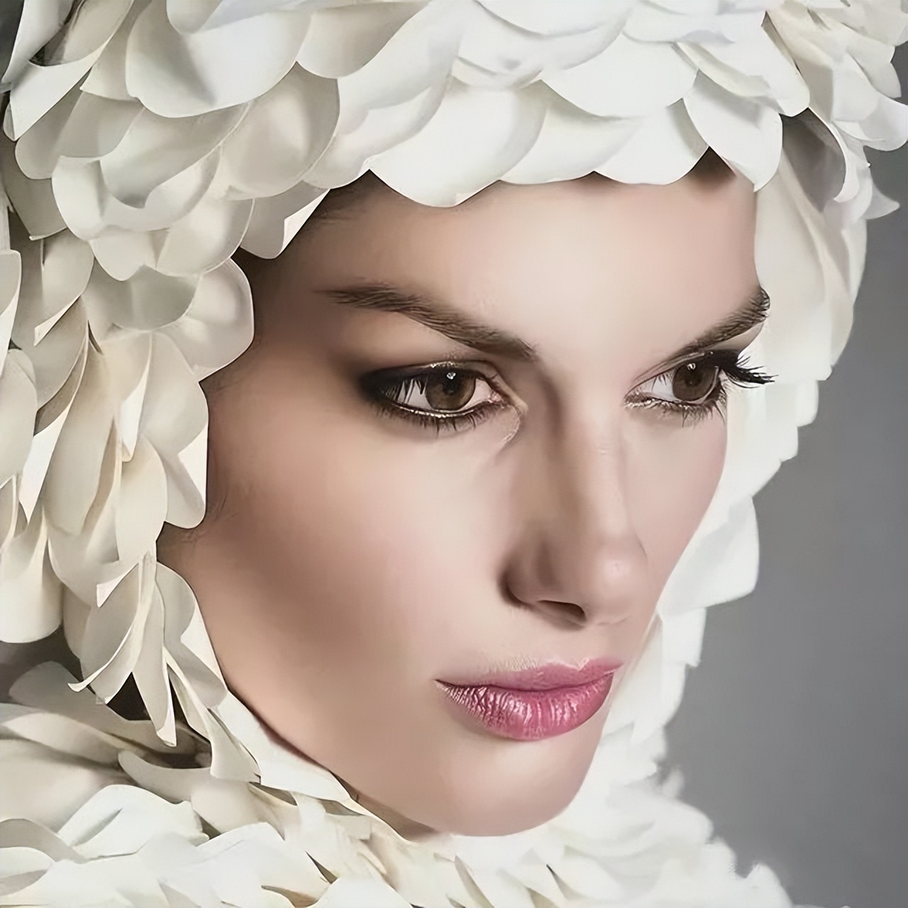 美女画家挑战冷军，画少女人体，放大10倍看细节让网友不淡定